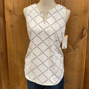 V Neck LuLu B white with a Black pattern